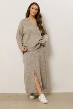 EVANS Curve Natural Brown Knitted V-Neck Jumper 11 EVANS Curve Natural Brown Knitted V-Neck Jumper -Evans Boutique 25492ad7 4e34 48 616116 B