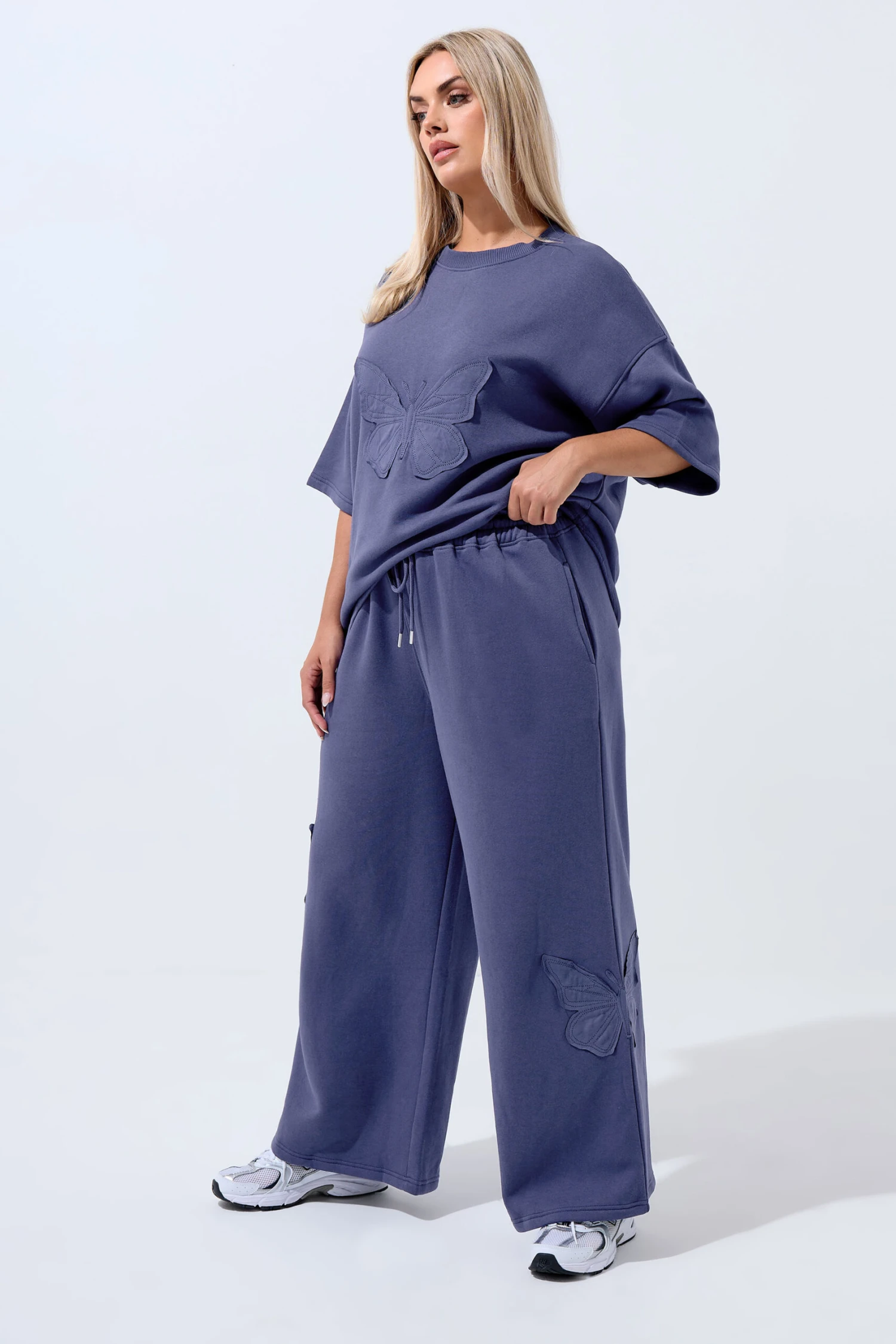 LIMITED COLLECTION Curve Pantalon De Jogging Large à Motif Papillon Brodé Violet 3 LIMITED COLLECTION Curve Pantalon De Jogging Large à Motif Papillon Brodé Violet