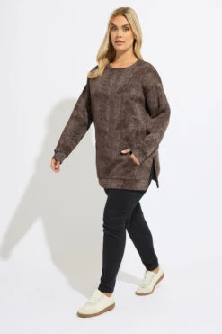 YOURS Curve Sweat-shirt à Poche Abstrait Marron -Evans Boutique 2601d479 a358 46 304434 B