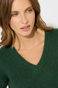 M&Co Green V-Neck Tunic Jumper 12 M&Co Green V-Neck Tunic Jumper -Evans Boutique 264bb87d 7ce9 4f 502451 D