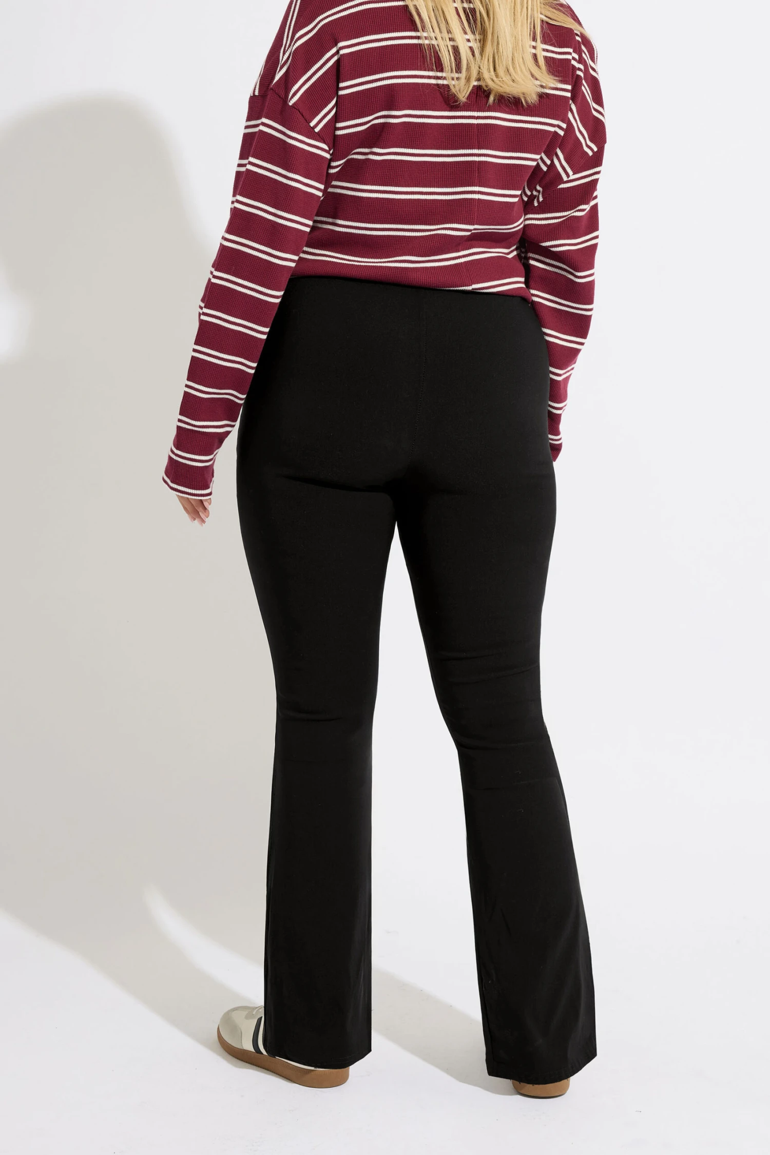 YOURS - Pantalon Noir Taille Haute Ourlet Évasé 5 YOURS - Pantalon Noir Taille Haute Ourlet Évasé – Image 3