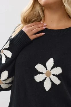 YOURS Curve Pull En Maille Noire à Motif Marguerites -Evans Boutique 281f0896 6f83 4d 280751 D