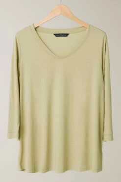 EVANS - Top Crème Encolure En V Manches Longues 12 EVANS - Top Crème Encolure En V Manches Longues -Evans Boutique 2829fc2c 0172 48 615723 P