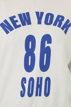 YOURS Curve Sweat-shirt Blanc à Slogan « New York » 10 YOURS Curve Sweat-shirt Blanc à Slogan « New York » -Evans Boutique 2873560c 101c 42 126798 D