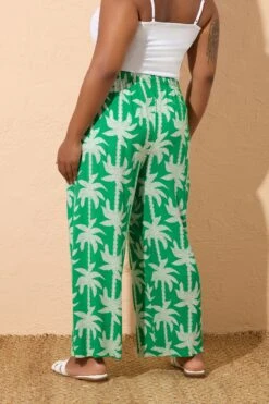 YOURS Curve Pantalon Large Vert Tropical à Motif Palmier -Evans Boutique 28a8f25e 0975 4d 175247 C
