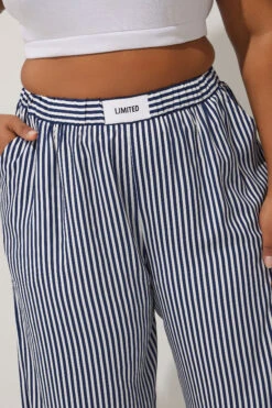 LIMITED COLLECTION - Pantalon Effet Boxer Bleu Marine à Rayures 12 LIMITED COLLECTION - Pantalon Effet Boxer Bleu Marine à Rayures -Evans Boutique 28bbed97 7ef7 46 216478 D