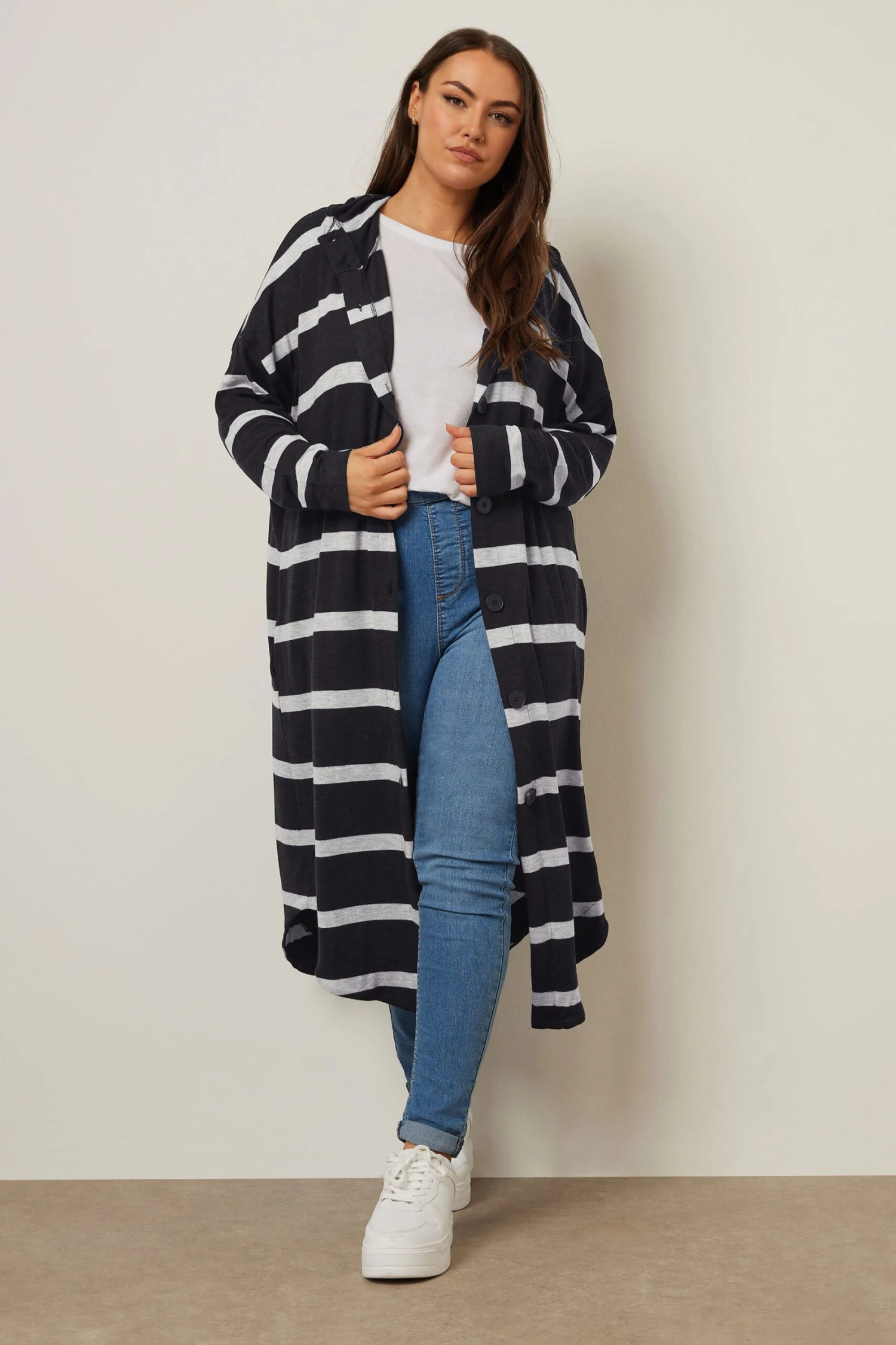 YOURS Curve Maxi Cardigan à Capuche à Rayures Noires 4 YOURS Curve Maxi Cardigan à Capuche à Rayures Noires – Image 2