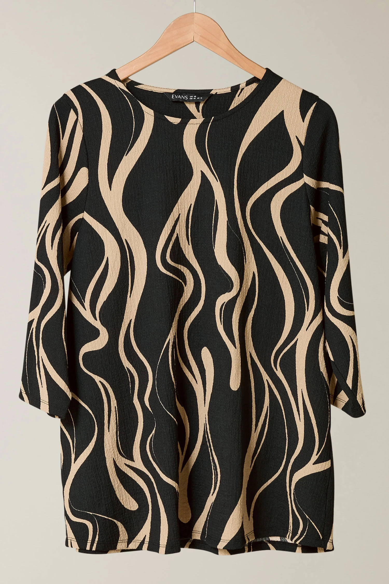 EVANS Curve Black Linear Print Jersey Crepe Top 7 EVANS Curve Black Linear Print Jersey Crepe Top – Image 5