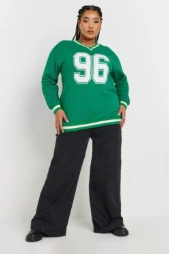 YOURS - Sweatshirt Varsity Vert & Blanc '96' -Evans Boutique 2afea6a4 7364 49 303754 B