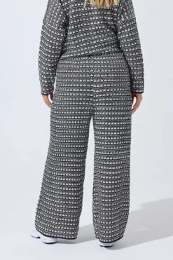 LIMITED COLLECTION Pantalon Large En Boucle Bleu Marine -Evans Boutique 2b53c1b3 b05e 49 216964 C