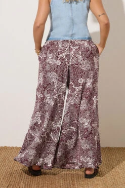 YOURS Curve Pantalon Large à Imprimé Cachemire Rouge Bordeaux 9 YOURS Curve Pantalon Large à Imprimé Cachemire Rouge Bordeaux -Evans Boutique 2bf9c074 fd09 49 310251 C