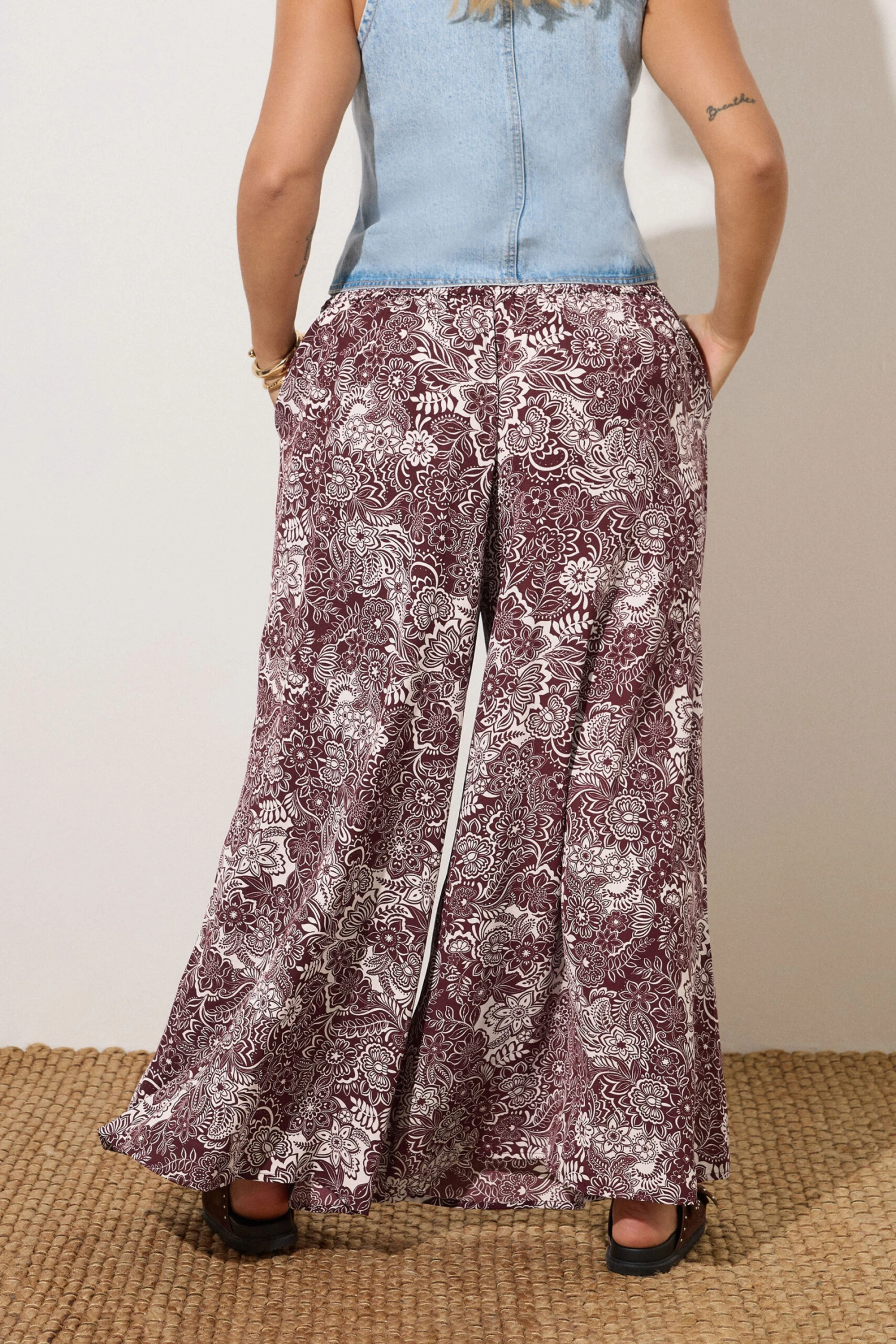 YOURS Curve Pantalon Large à Imprimé Cachemire Rouge Bordeaux 5 YOURS Curve Pantalon Large à Imprimé Cachemire Rouge Bordeaux – Image 3