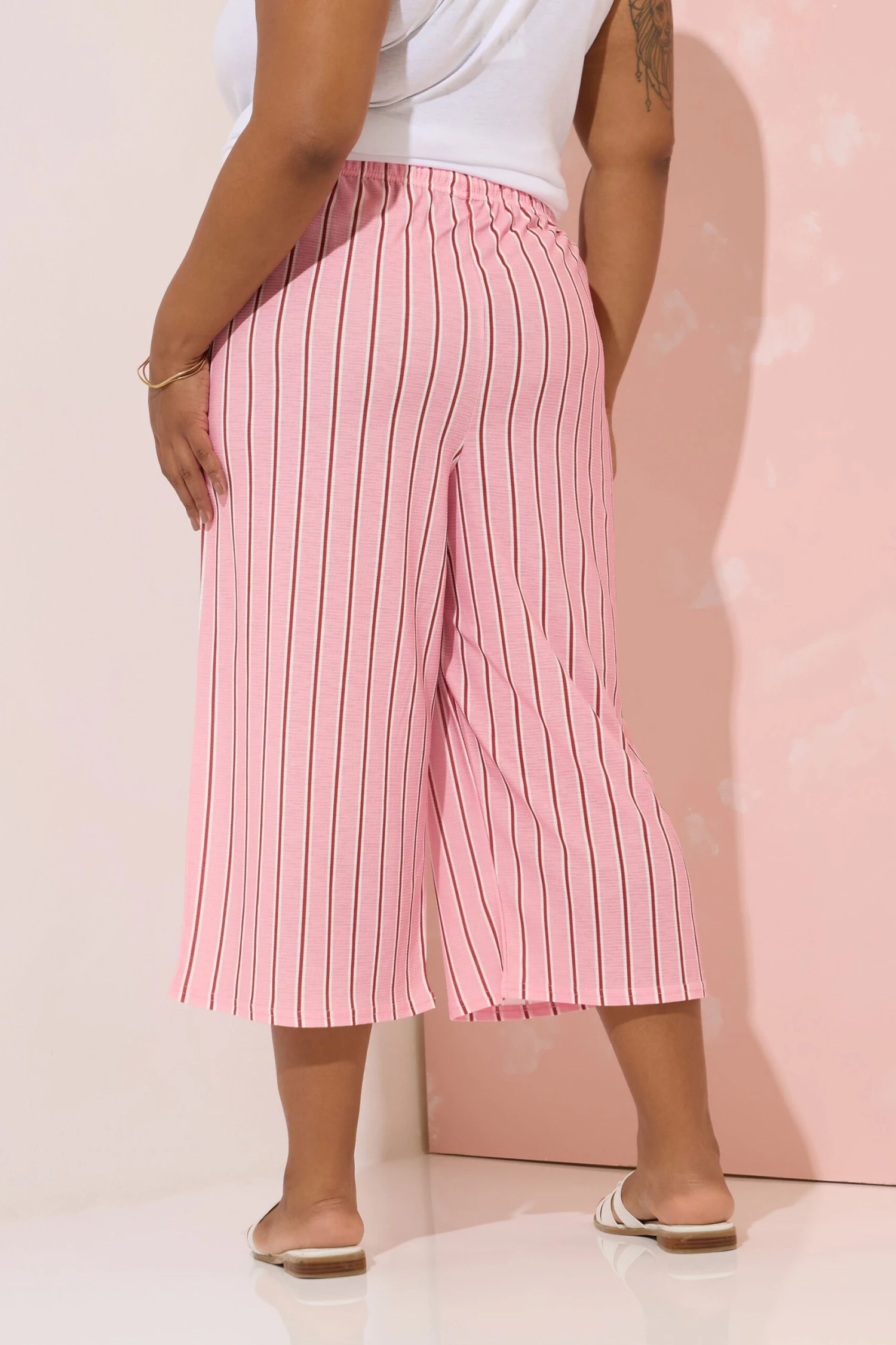 YOURS - Pantalon Jupe-Culotte Roses & Rouges à Rayures 5 YOURS - Pantalon Jupe-Culotte Roses & Rouges à Rayures – Image 3