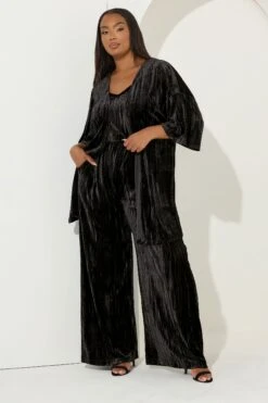 YOURS Curve Cardigan Kimono En Velours écrasé Noir 13 YOURS Curve Cardigan Kimono En Velours écrasé Noir -Evans Boutique 2ea81cc7 a32f 49 322782 B1