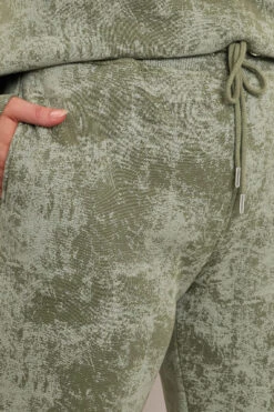 YOURS Curve Pantalon De Jogging à Revers Imprimé Abstrait Vert -Evans Boutique 2f1ce5e5 0dbd 46 304055 D