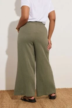 YOURS - Pantalon Wide Leg Vert Kaki Plissé à Poches -Evans Boutique 2f52670e 17a5 40 310119 C