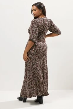 YOURS Curve Robe Longue Portefeuille Noire à Fleurs Et Col En V 9 YOURS Curve Robe Longue Portefeuille Noire à Fleurs Et Col En V -Evans Boutique 2f712099 183a 47 304399 C