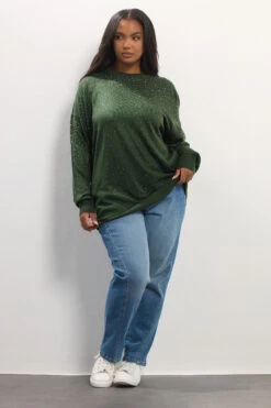 YOURS Curve - Pull Vert Forêt Orné De Strass Sur Le Devant 8 YOURS Curve - Pull Vert Forêt Orné De Strass Sur Le Devant -Evans Boutique 309dcf0b b72e 4a 280742 B