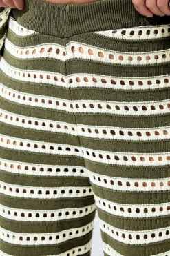 LIMITED COLLECTION Pantalon Large En Crochet à Rayures Vertes Et Blanches 10 LIMITED COLLECTION Pantalon Large En Crochet à Rayures Vertes Et Blanches -Evans Boutique 30a99dca a121 4c 216908 D