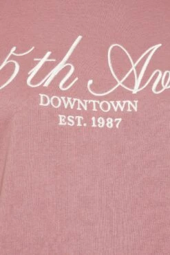 YOURS Curve Sweat-shirt Brodé Rose « 5th Ave » 13 YOURS Curve Sweat-shirt Brodé Rose « 5th Ave » -Evans Boutique 32366094 1060 42 126809 Z