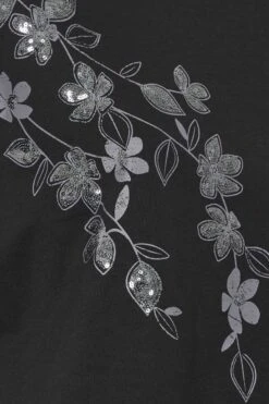 YOURS - Top Oversize Noir Floral Manches Courtes 13 YOURS - Top Oversize Noir Floral Manches Courtes -Evans Boutique 324c7b2f 0534 4f 322379 Z