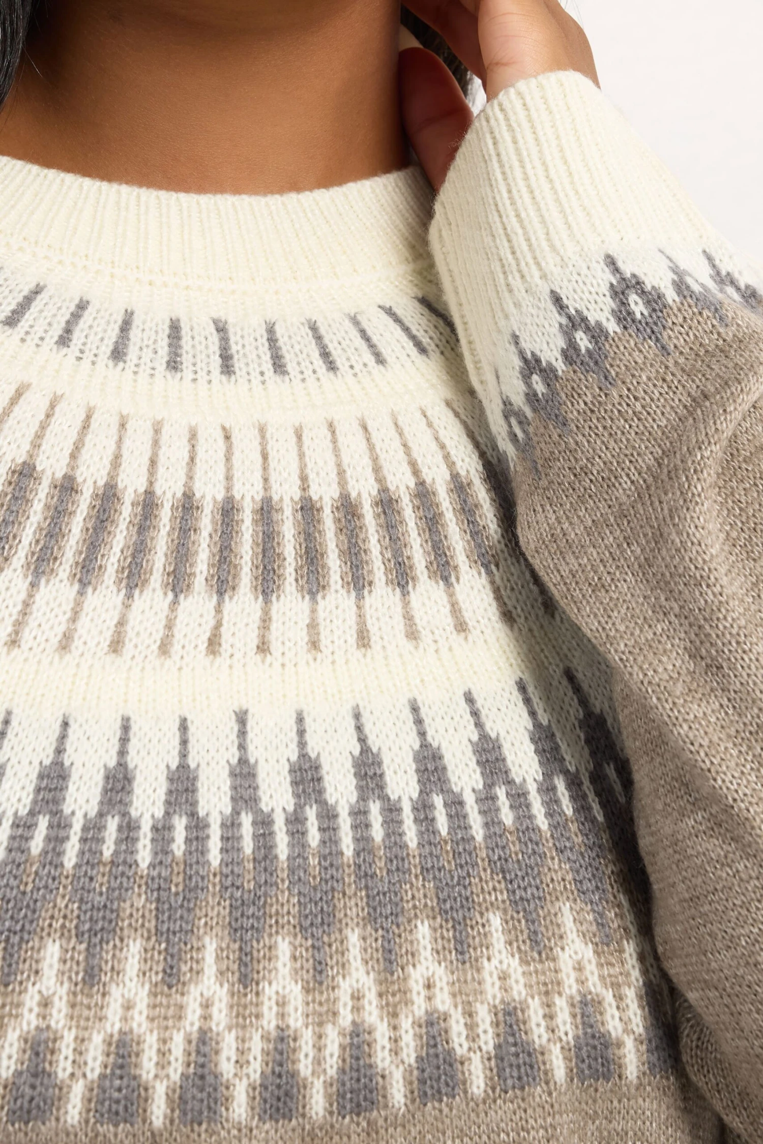 YOURS Curve Pull En Maille Fairisle Marron Naturel 7 YOURS Curve Pull En Maille Fairisle Marron Naturel – Image 5