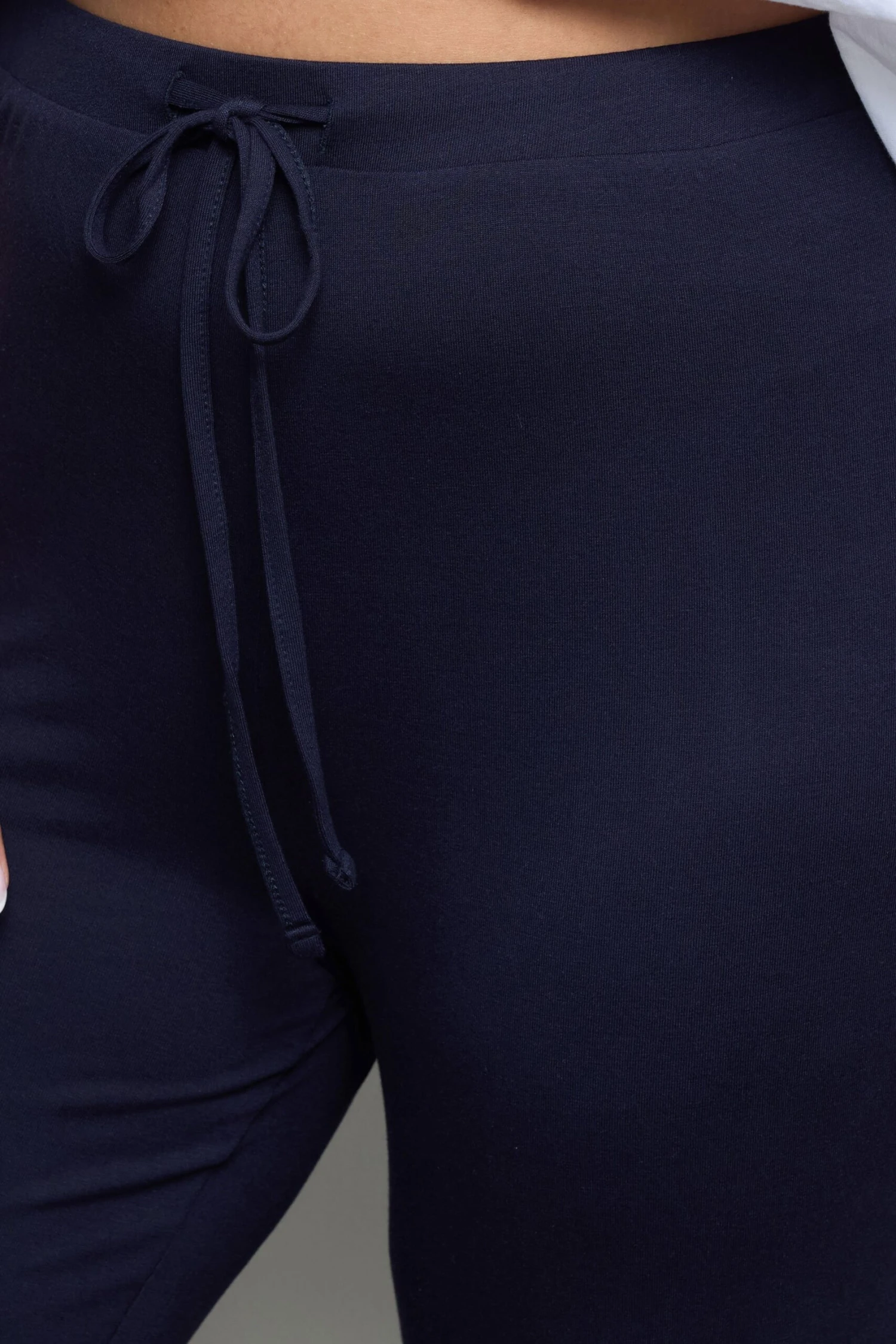 Pantalon Ample De Yoga Bleu Marine En Jersey 7 Pantalon Ample De Yoga Bleu Marine En Jersey – Image 5