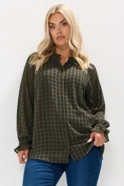 YOURS - Chemisier Texturé Vert Kaki à Col Volanté