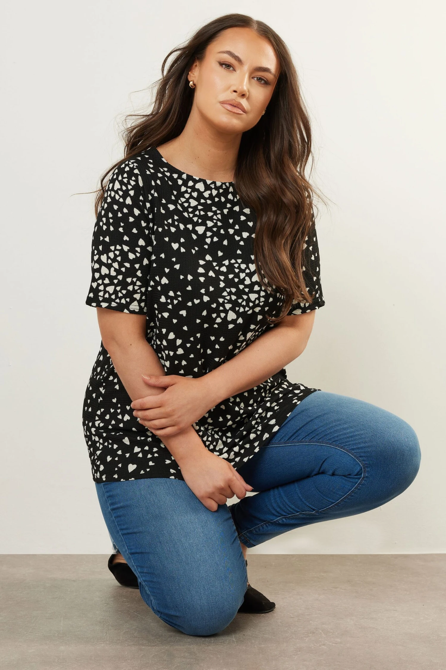 YOURS - Top Noir Texturé Coeurs Blancs Manches Courtes 3 YOURS - Top Noir Texturé Coeurs Blancs Manches Courtes