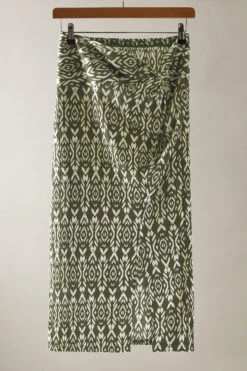 EVANS Curve Olive Green Ikat Print Crinkle Midi Skirt -Evans Boutique 355cd103 f840 4f 615513 P