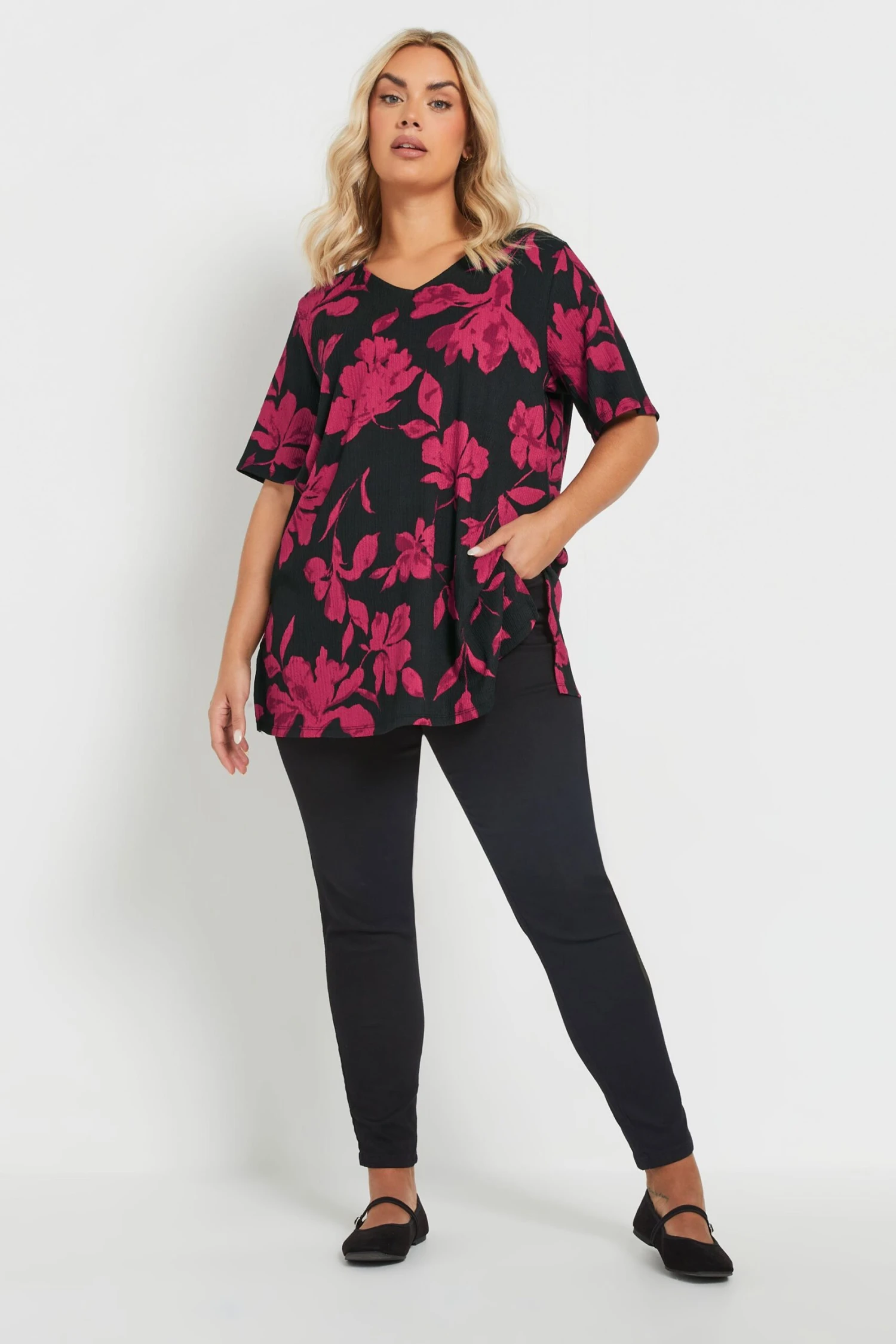 YOURS - Top Rouge & Noir Floral Texturé Manches Courtes 4 YOURS - Top Rouge & Noir Floral Texturé Manches Courtes – Image 2