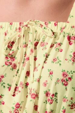 LIMITED COLLECTION Robe Mi-longue Jaune à Petites Fleurs Curve -Evans Boutique 35877814 4c64 48 216833 D