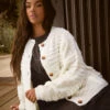 YOURS Curve Cardigan En Maille Bouclée épaisse Blanc Ivoire 1 YOURS Curve Cardigan En Maille Bouclée épaisse Blanc Ivoire -Evans Boutique 3610752a adc4 42 280698 L1