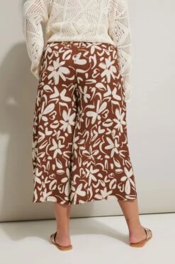 YOURS - Pantalon Jupe-Culotte Texturé Marron Floral 10 YOURS - Pantalon Jupe-Culotte Texturé Marron Floral -Evans Boutique 362c52b0 9f35 43 145293 D