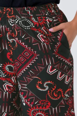 LIMITED COLLECTION Pantalon Large Curve Noir à Motif Serpent Aztèque 12 LIMITED COLLECTION Pantalon Large Curve Noir à Motif Serpent Aztèque -Evans Boutique 363d97ad 1733 40 216569 D