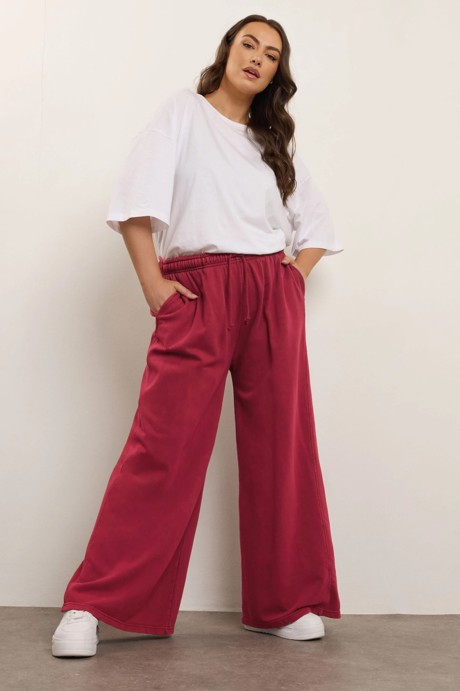 YOURS Curve Pantalon De Jogging Rouge à Jambes Larges 3 YOURS Curve Pantalon De Jogging Rouge à Jambes Larges