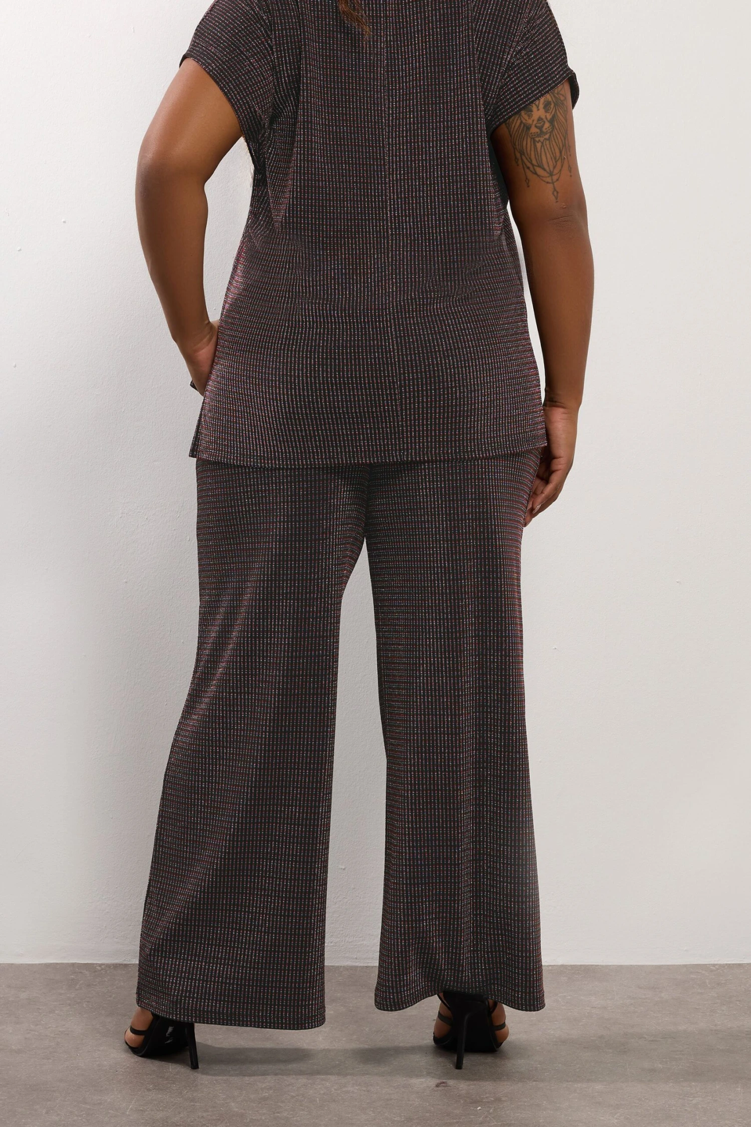 YOURS Curve Pantalon Large Noir Métallisé 5 YOURS Curve Pantalon Large Noir Métallisé – Image 3