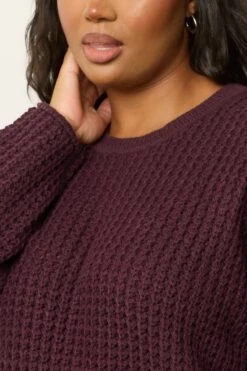 YOURS - Pull En Maille Gaufrée Rouge Foncé -Evans Boutique 3b68ca53 0839 4f 280687 E