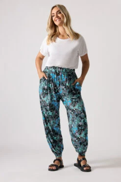 YOURS Curve Pantalon Sarouel à Revers Imprimé Cachemire Bleu 8 YOURS Curve Pantalon Sarouel à Revers Imprimé Cachemire Bleu -Evans Boutique 3b862ec8 7ee0 47 310274 B