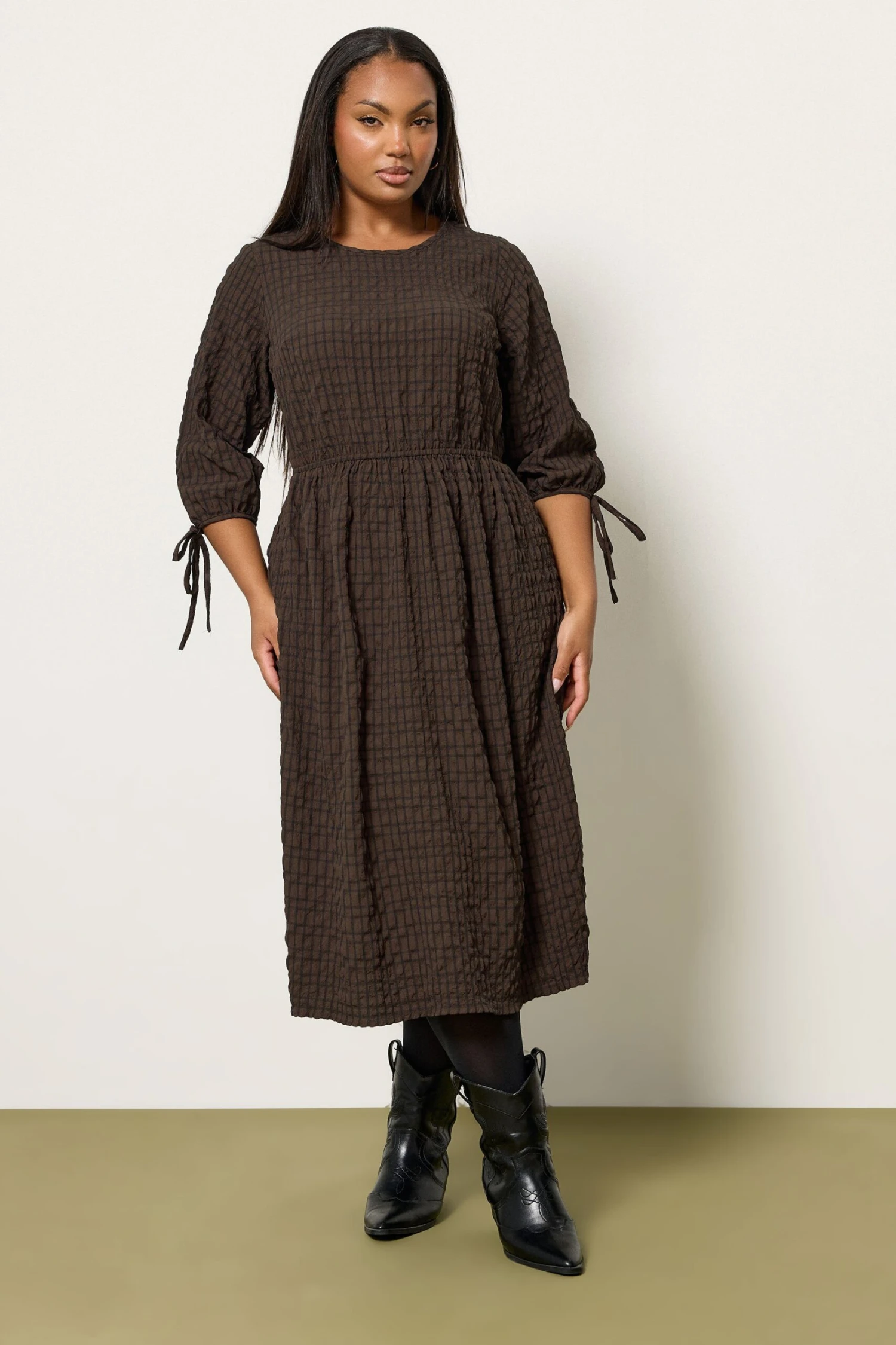 YOURS - Robe Mi-longue Texturée à Carreaux Marron Chocolat 3 YOURS - Robe Mi-longue Texturée à Carreaux Marron Chocolat