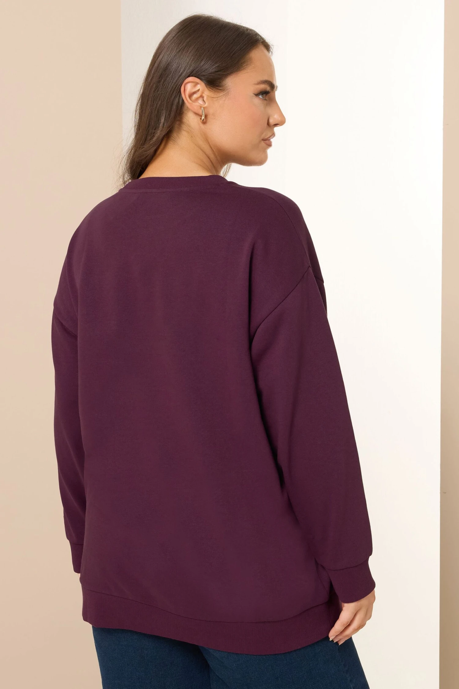 YOURS Curve Sweat-shirt Ras Du Cou Rouge Bordeaux 6 YOURS Curve Sweat-shirt Ras Du Cou Rouge Bordeaux – Image 4