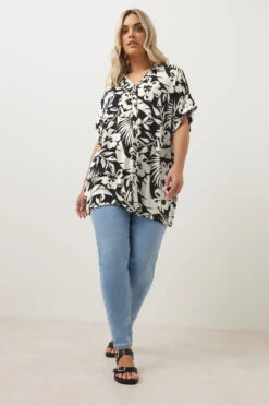 YOURS - Chemisier Noir & Blanc Texturé Imprimé Floral 12 YOURS - Chemisier Noir & Blanc Texturé Imprimé Floral -Evans Boutique 3e92b5ea a5d6 4e 303686 D