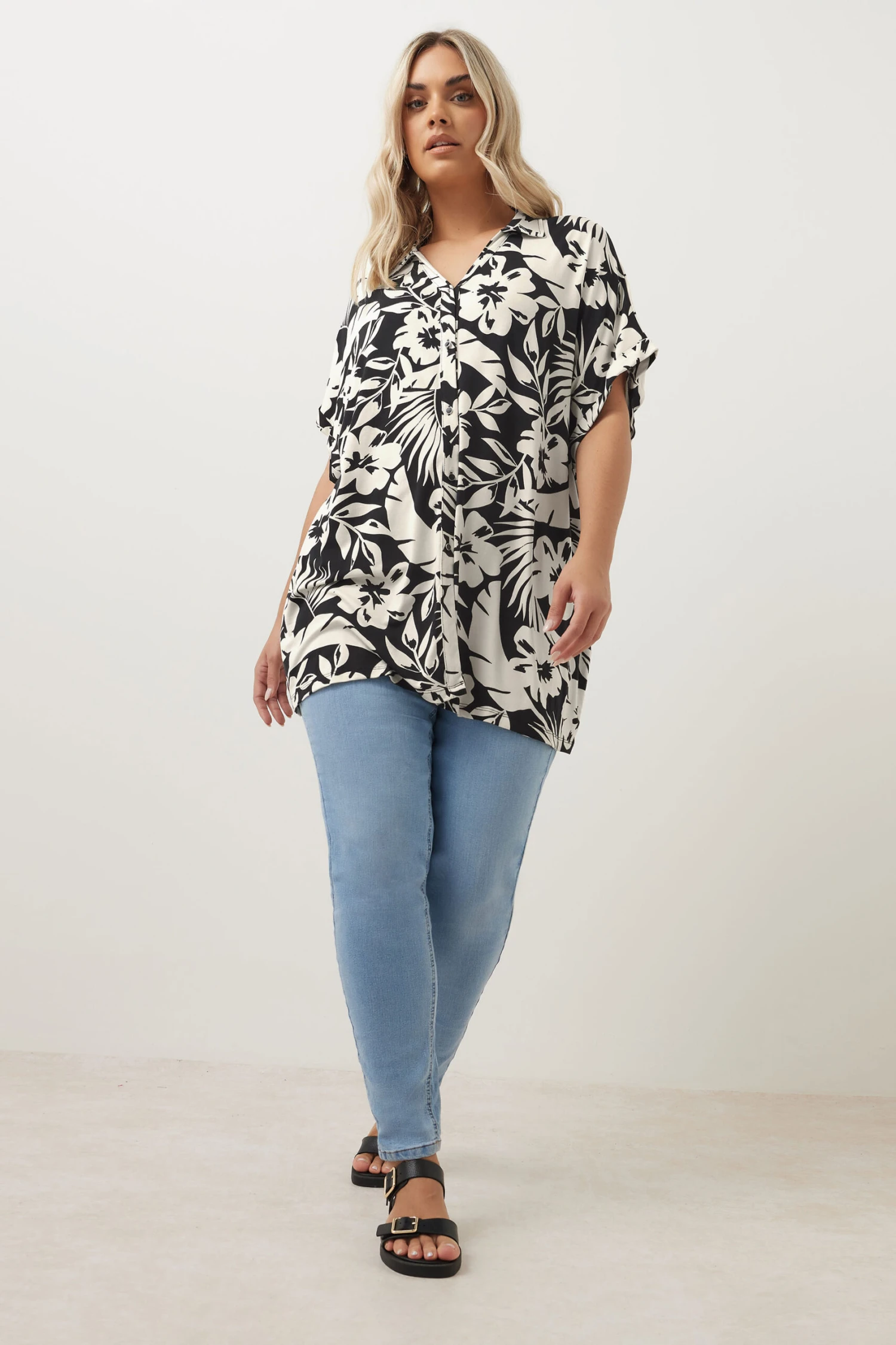 YOURS - Chemisier Noir & Blanc Texturé Imprimé Floral 6 YOURS - Chemisier Noir & Blanc Texturé Imprimé Floral – Image 4