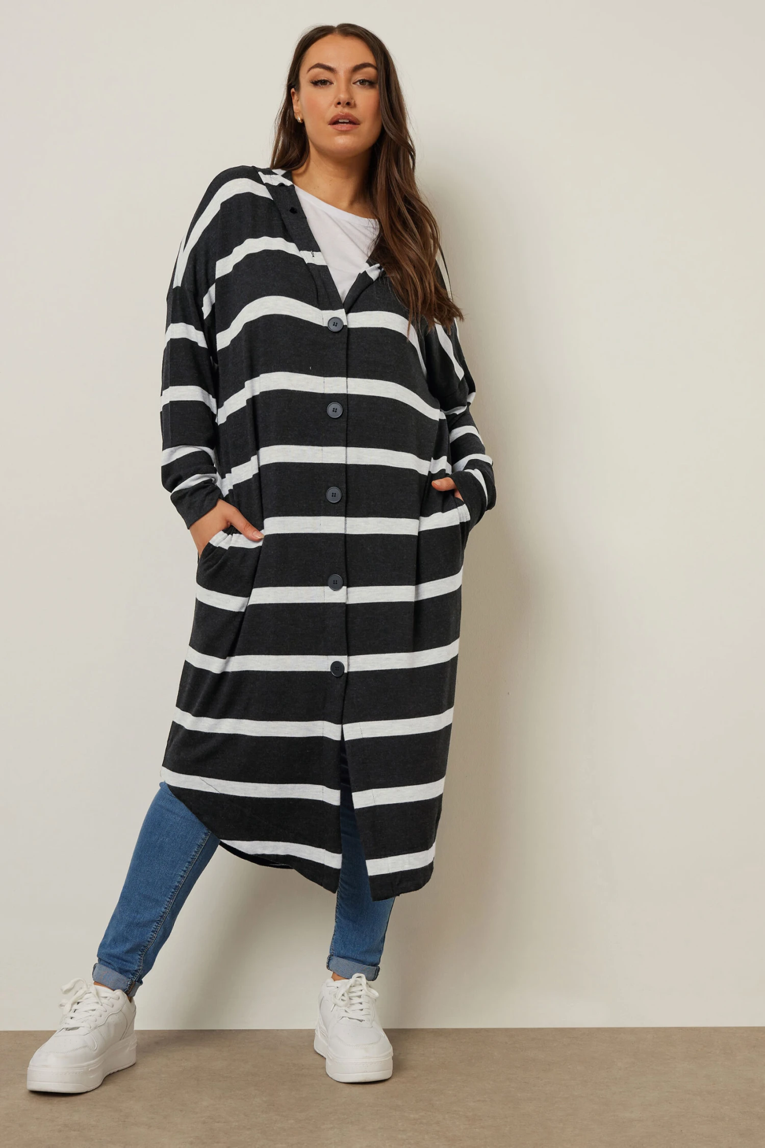 YOURS Curve Maxi Cardigan à Capuche à Rayures Noires 3 YOURS Curve Maxi Cardigan à Capuche à Rayures Noires