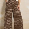 YOURS Curve Pantalon Large Texturé à Imprimé Ikat Marron -Evans Boutique 4057fe63 6a43 41 303708 A