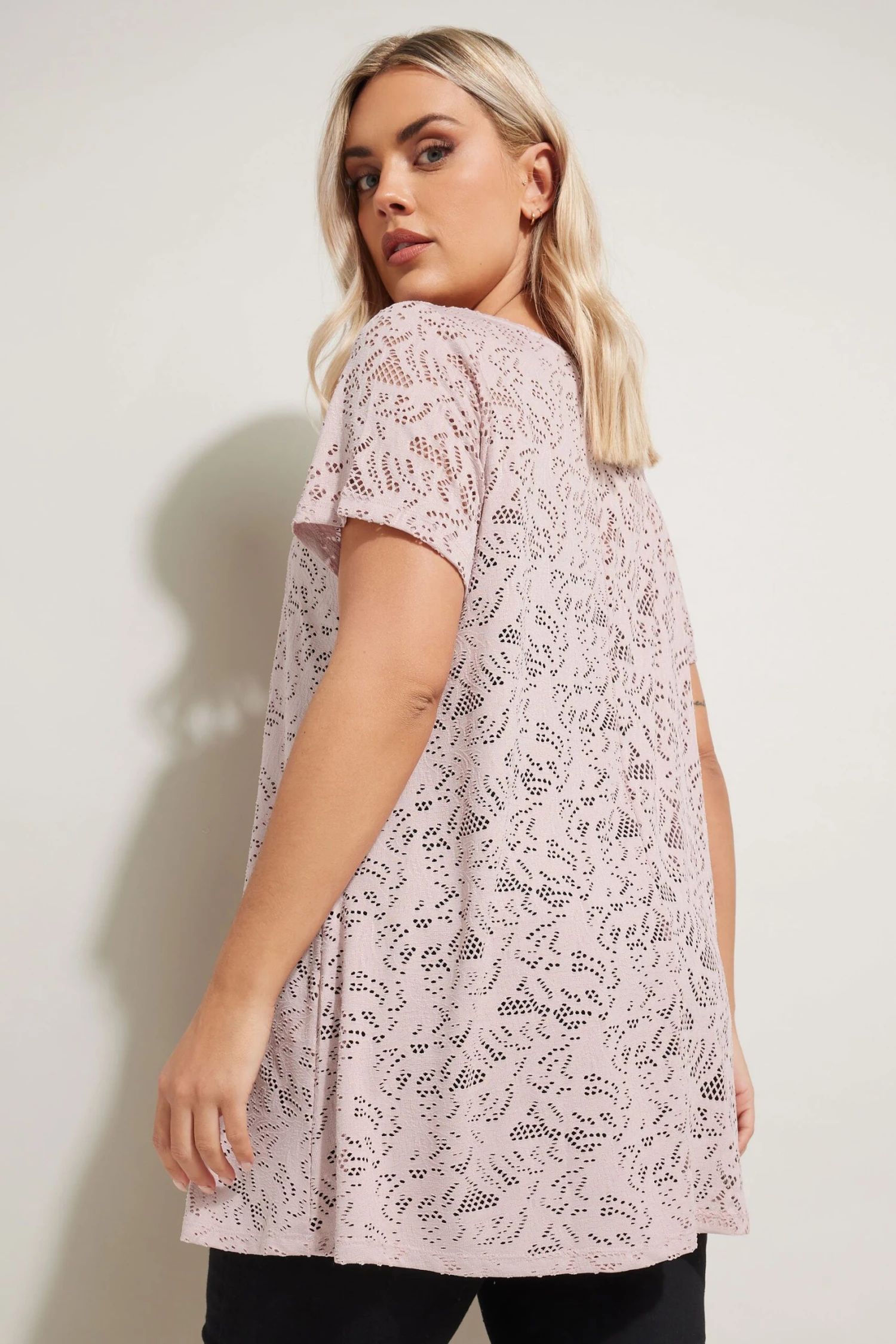 YOURS - Top Rose Poudré Broderie Anglaise Manches Courtes 5 YOURS - Top Rose Poudré Broderie Anglaise Manches Courtes – Image 3