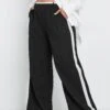 YOURS Curve Pantalon Large Noir à Rayures Latérales Contrastées 2 YOURS Curve Pantalon Large Noir à Rayures Latérales Contrastées -Evans Boutique 40d7a342 11b0 40 140075 A