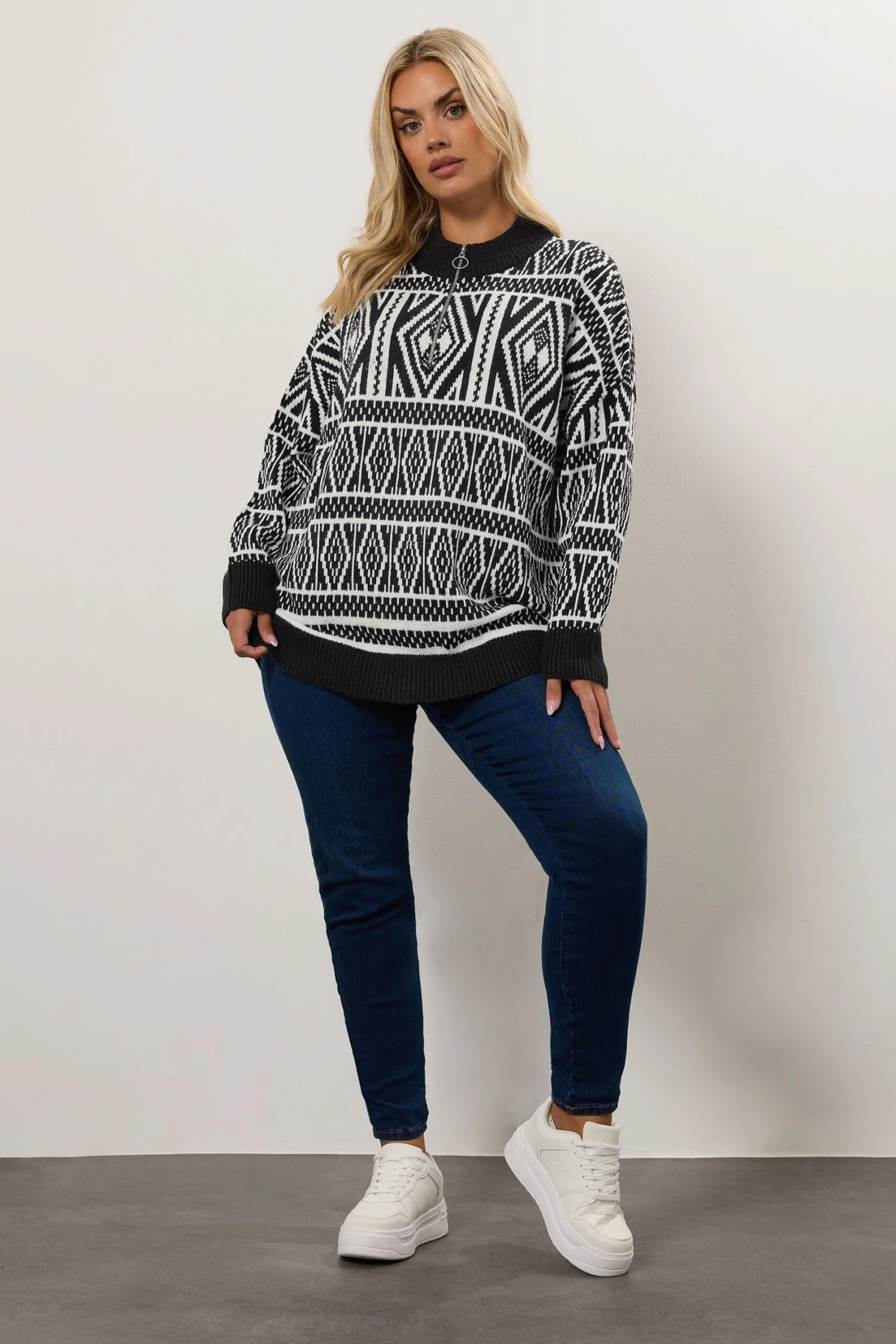 YOURS Curve Pull Noir à Fermeture éclair Quart De Tour 6 YOURS Curve Pull Noir à Fermeture éclair Quart De Tour – Image 4