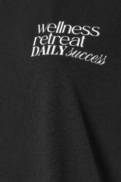 YOURS ACTIVE - Top Noir Oversize 'Wellness Retreat' 15 YOURS ACTIVE - Top Noir Oversize 'Wellness Retreat' -Evans Boutique 41e1cd78 00b1 43 149422 Z