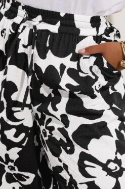 YOURS - Pantalon Jupe-Culotte Noir & Blanc Texturé Floral -Evans Boutique 4238c361 da63 43 145224 D